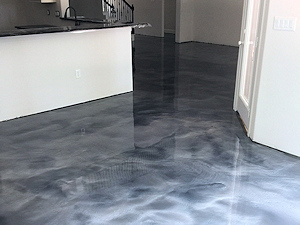 Metallic epoxy floor in a living area
